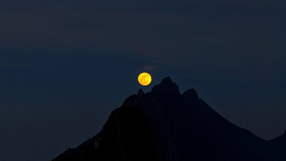 "AZUL SOBRE LA SIERRA MADRE"